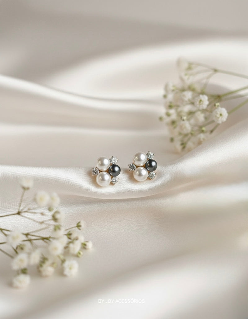 Pearl Eclat Studs (Brass)
