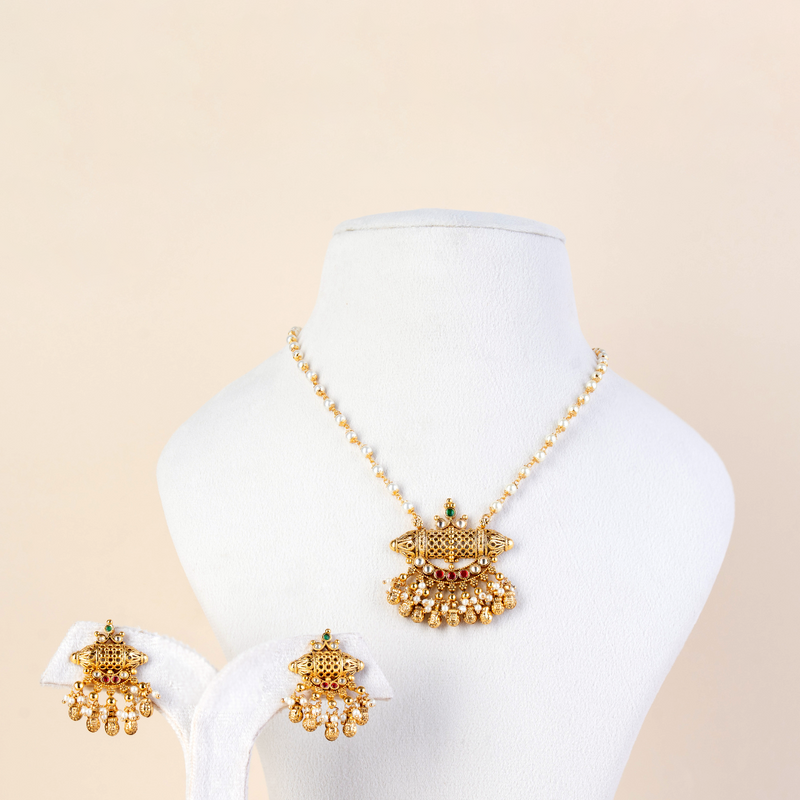 Aabha Necklace Set