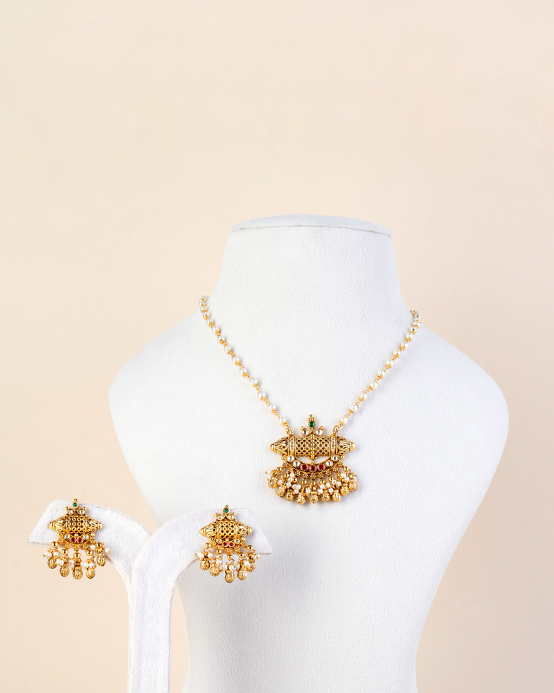 Aabha Necklace Set