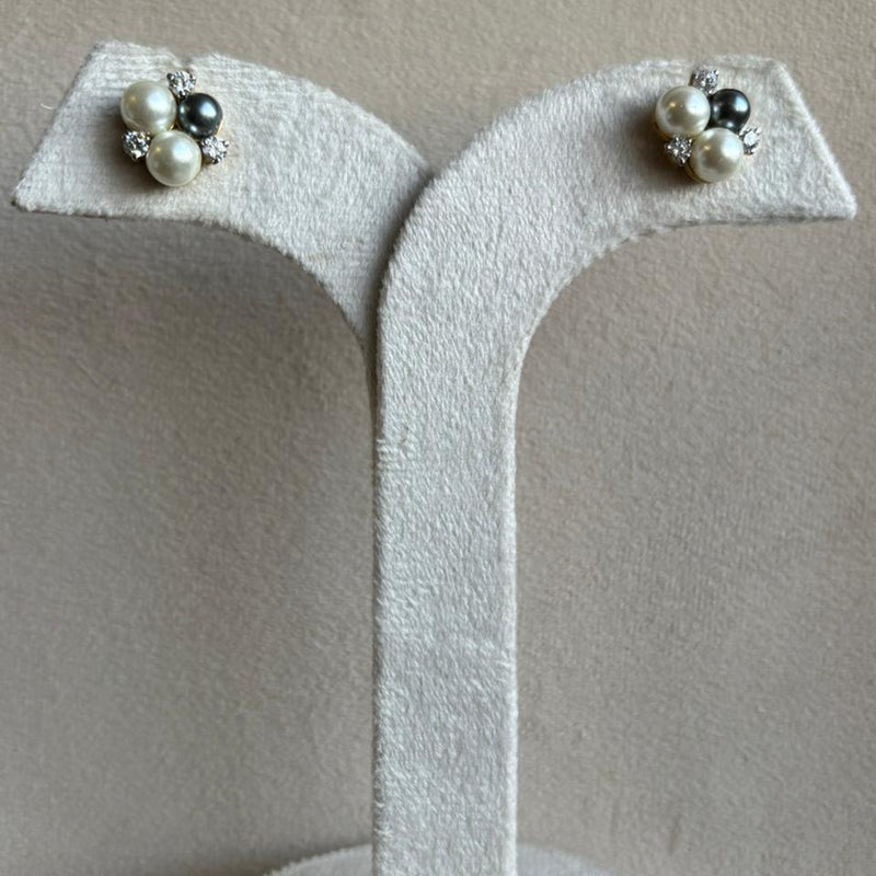 Pearl Eclat Studs (Brass)